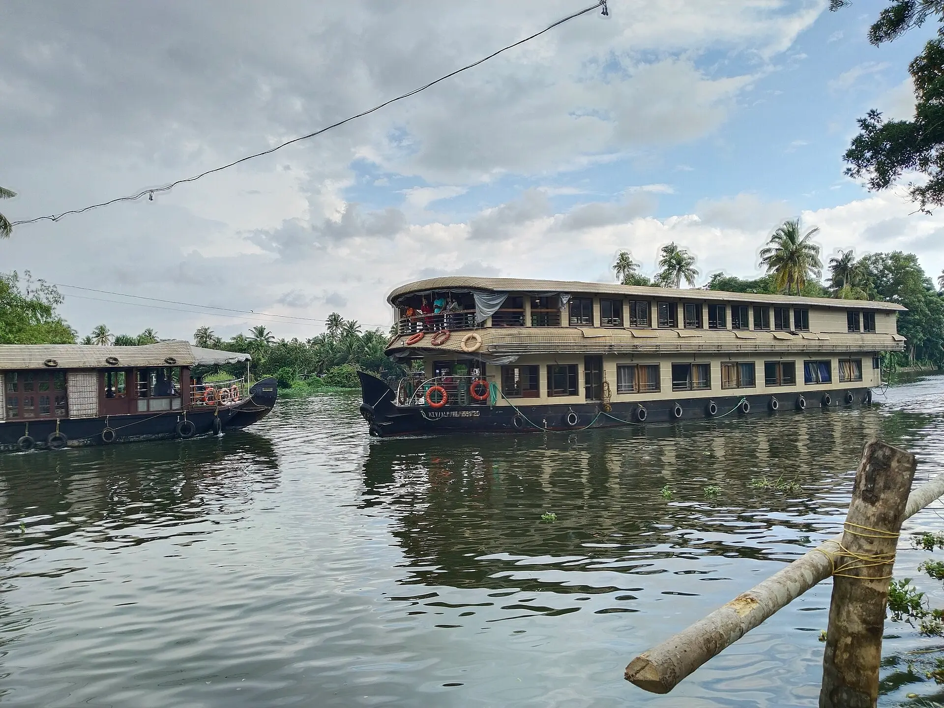 Traditional Kerala houseboat on the Punnamada backwaters at Alappuzha